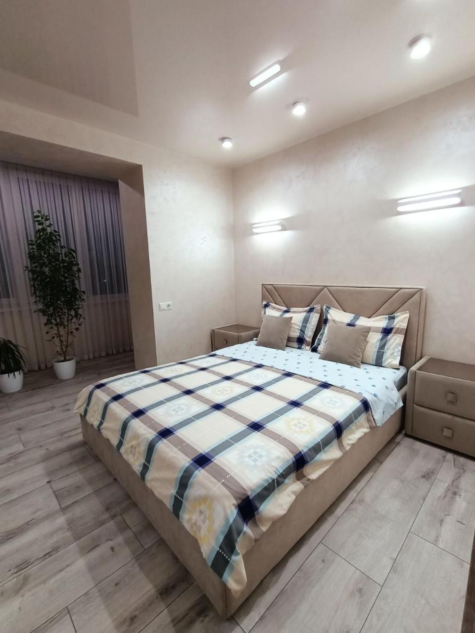 2К Шикарний Люкс! Apartment Khmelʼnytsʼkyy Bagian luar foto